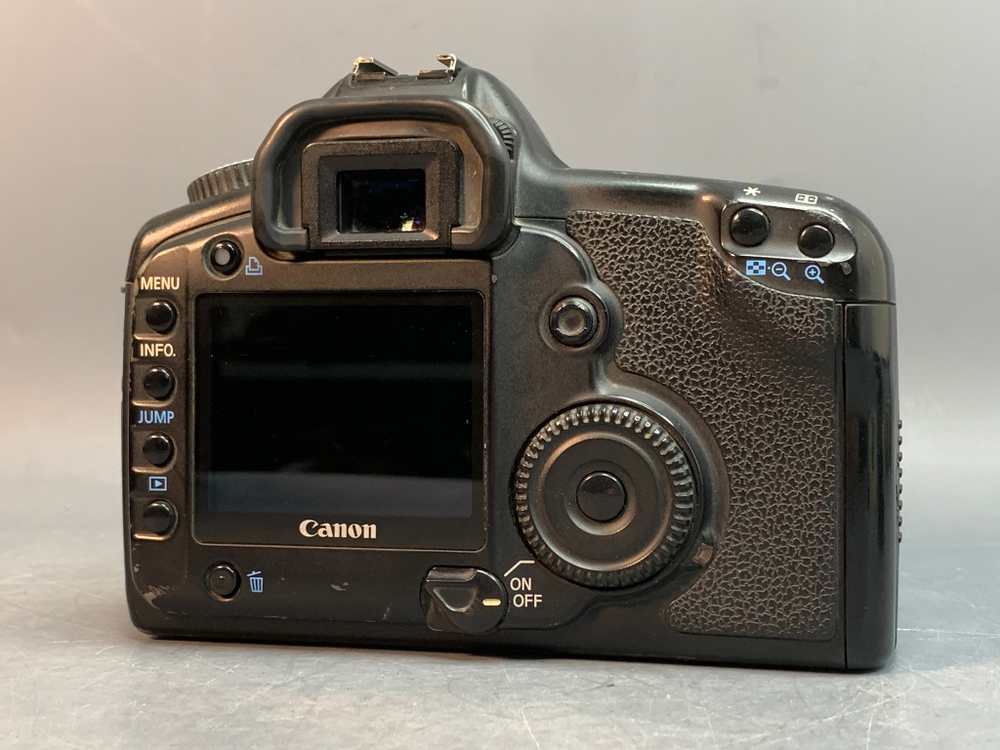 Canon EOS 5D Body не держит крышка батарейного остека