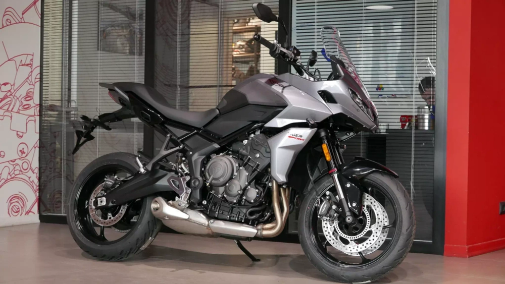 Triumph Tiger Sport 660 серебро
