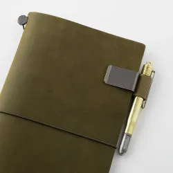 Кожаная петля для ручки с металлической клипсой Traveler’s Company (14465-006-Medium 2