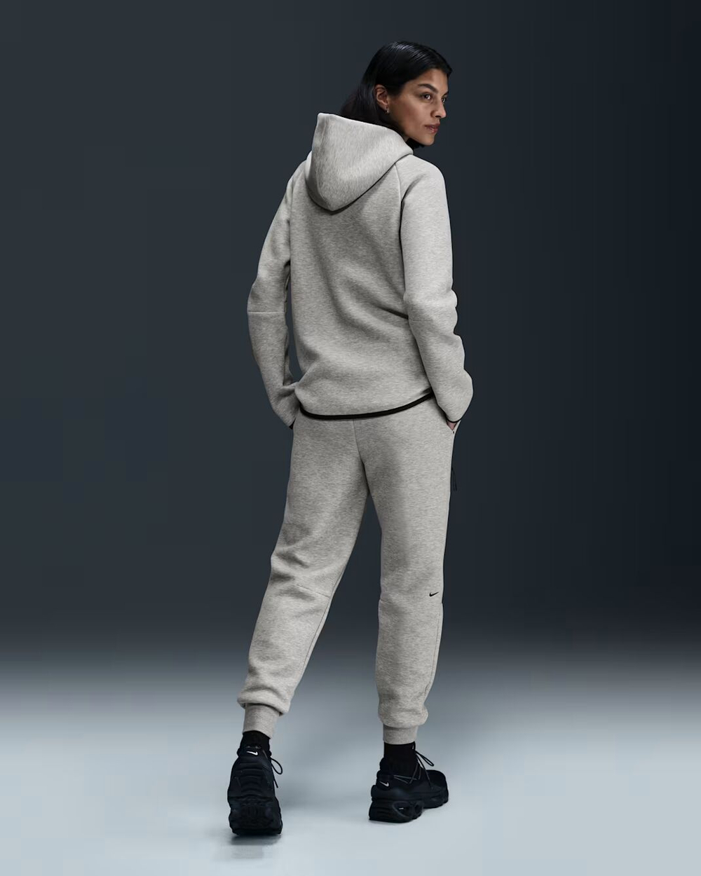 Nike Sportswear Tech Fleece Женские джоггеры с нормальной посадкой - NIKE