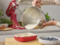 KitchenAid Керамическое блюдо 26x15,5x6,5 см + крышка Империя красный EAN 4894871028609