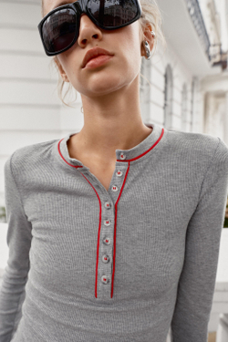 ZARA ФУТБОЛКА С КОНТРАСТНЫМИ ДЕТАЛЯМИ, СЕРЫЙ МЕЛАНЖ