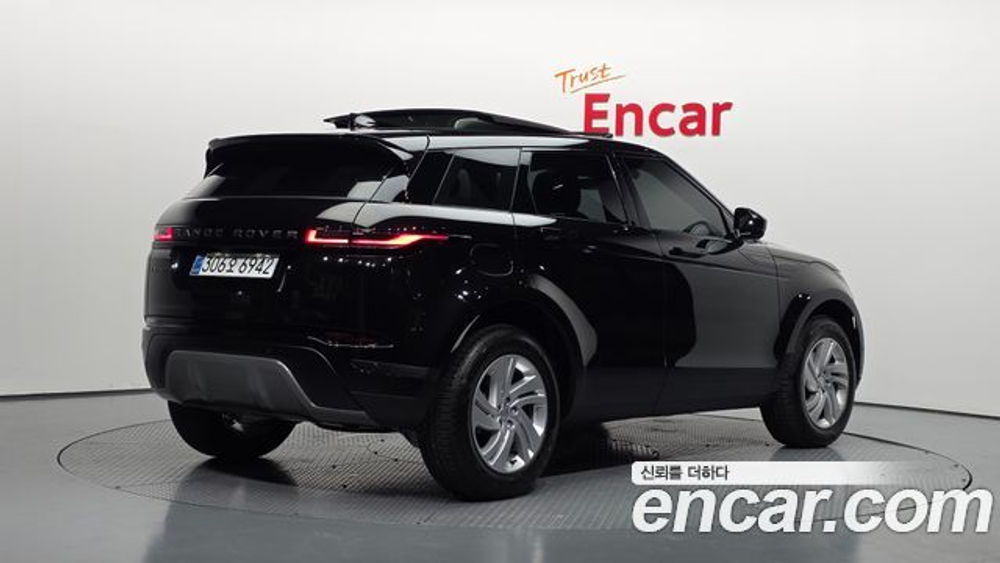Land Rover Range Rover Evoque P250 S — 2025