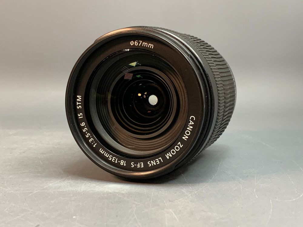 Canon 18-135mm IS STM, царапина на передней линзе