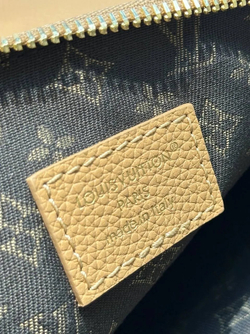 Бежевая сумка Louis Vuitton Multipass
