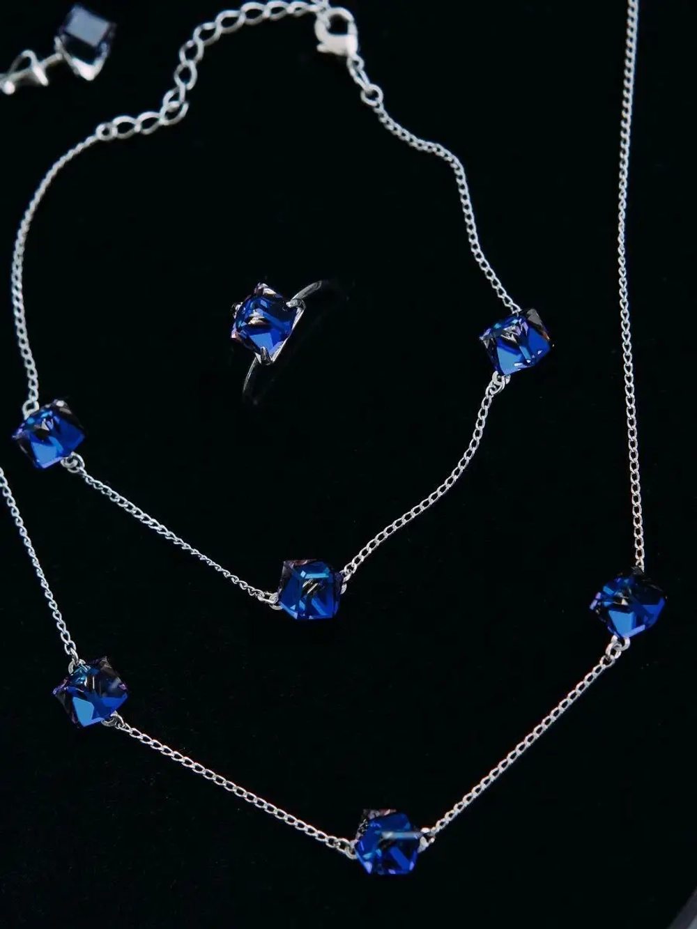 Кольцо Миражи тонкое с синим кристаллом Swarovski