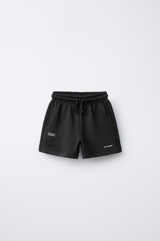 ZARA ШОРТЫ-БЕРМУДЫ БАЗОВЫЕ С ТЕКСТОВЫМ ПРИНТОМ, ЧЕРНЫЙ