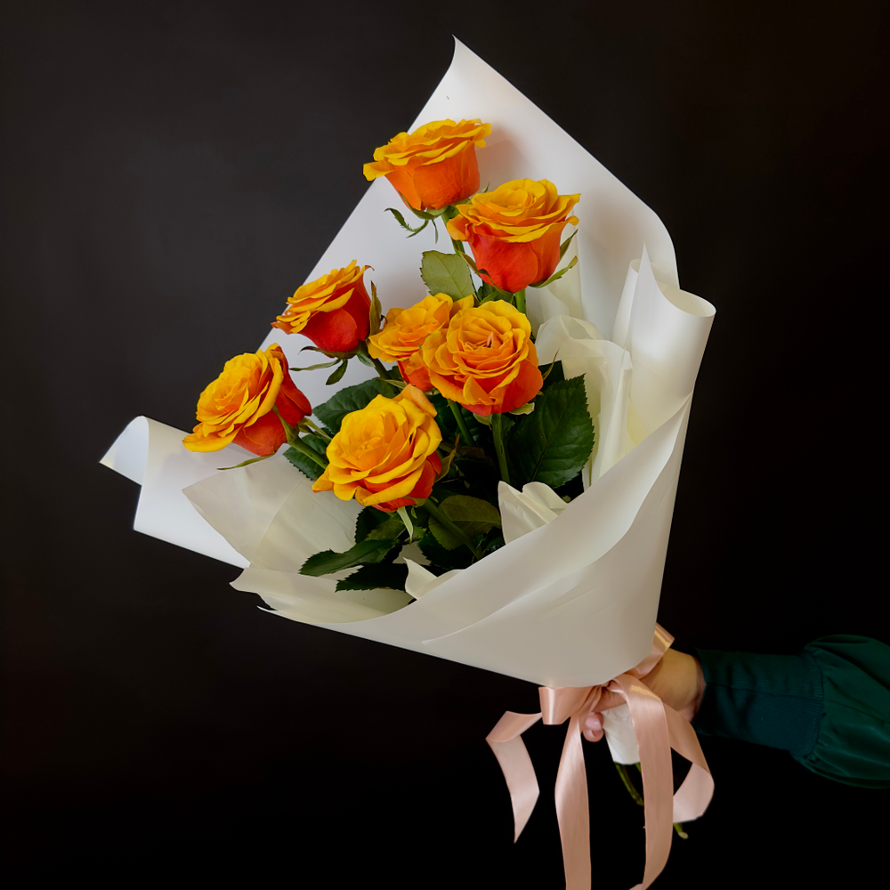 Flower bouquet of 7 roses Viva Spain in package