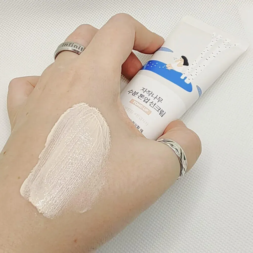 Тонирующий солнцезащитный крем Round Lab Birch Juice Moisturizing Tone-Up Sunscreen SPF50+ PA++++ 50 мл