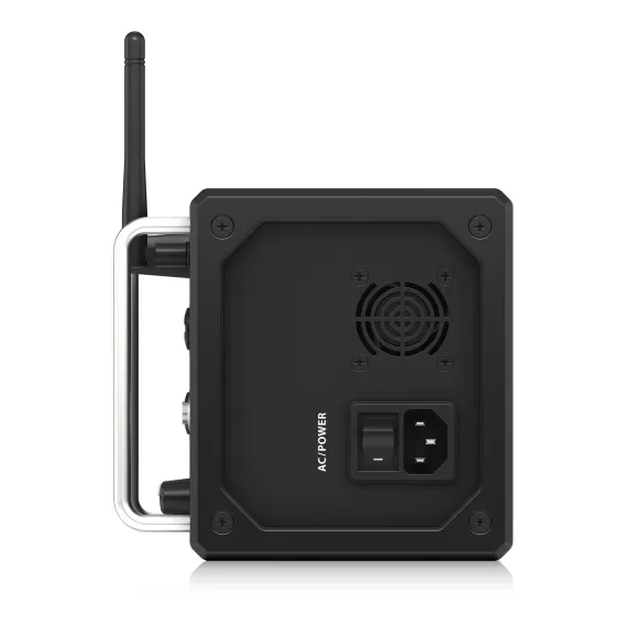 Behringer XR18