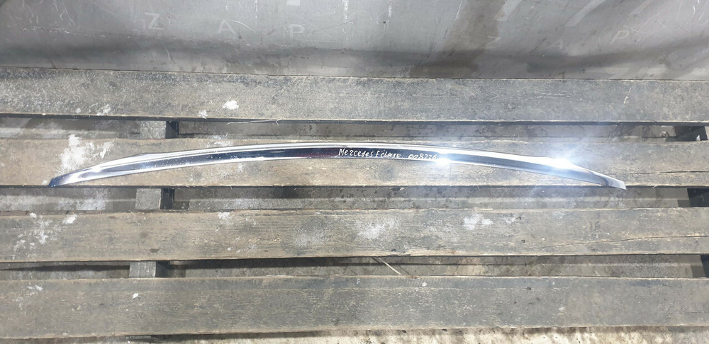 Молдинг крышки багажника Mercedes E-Class (W213) 16-21 Б/У Оригинал A2137570000
