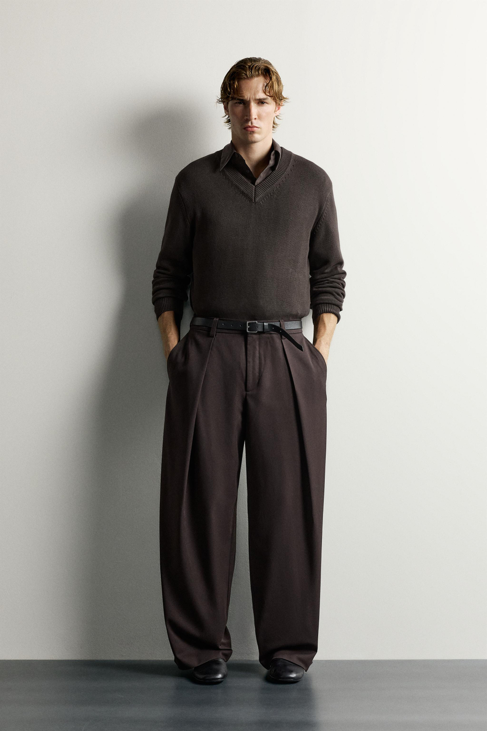 БРЮКИ RELAXED FIT СО СКЛАДКАМИ — ZARA · 6861/616