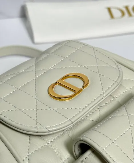 Рюкзак Dior Caro белый, модель среднего формата