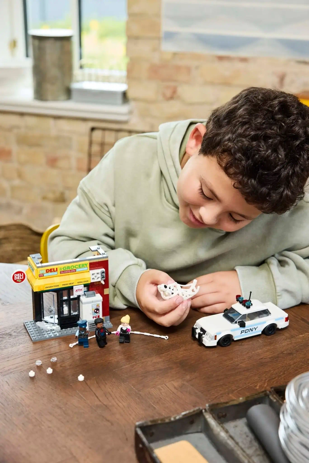 Конструктор LEGO Marvel 76311 Пародия на паука: Майлз Моралес против Спота