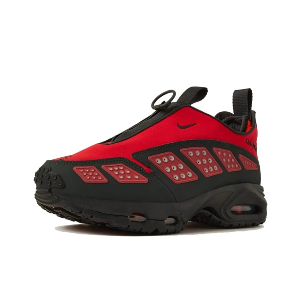 alt="Кроссовки Nike Air Max SNDR GTX арт. FZ4238-800 красно-серая расцветка вид спереди"