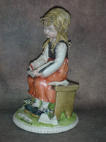 Статуэтка. Фарфор. Школьница. Capodimonte. Италия