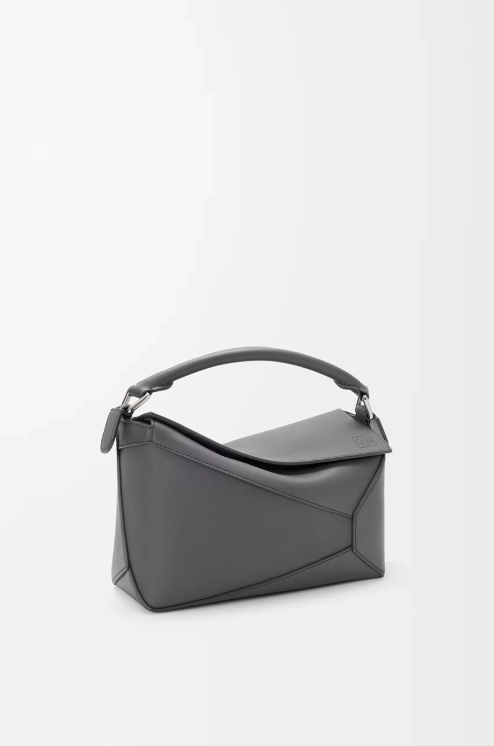 Loewe Маленькая сумка Puzzle Edge из классической телячьей кожи, темно-серый