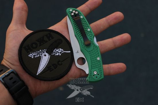 Складной нож Spyderco Endura Flat Ground Green C10FPGR c клинком из стали VG-10, рукоять FRN