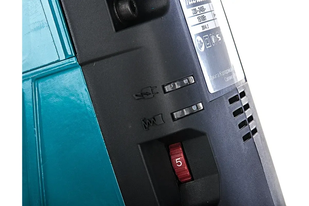 Уцененный отбойный молоток Makita HM1307C (вмятина на кейсе)