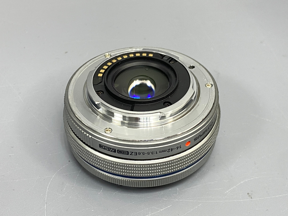 Olympus OM-D E-M5 Mark II kit 14-42mm 21700 кадров