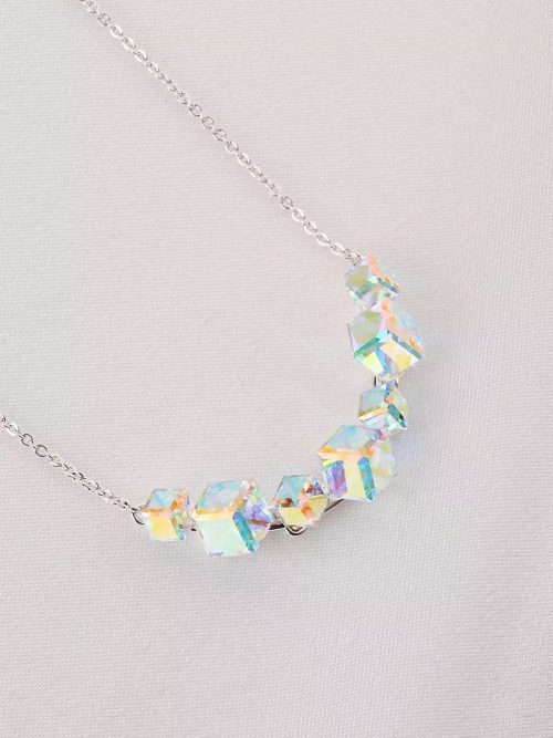 Колье дуга Мираж с кристаллами-хамелеонами Swarovski