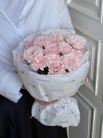 Авторский букет из персиковой хризантемы