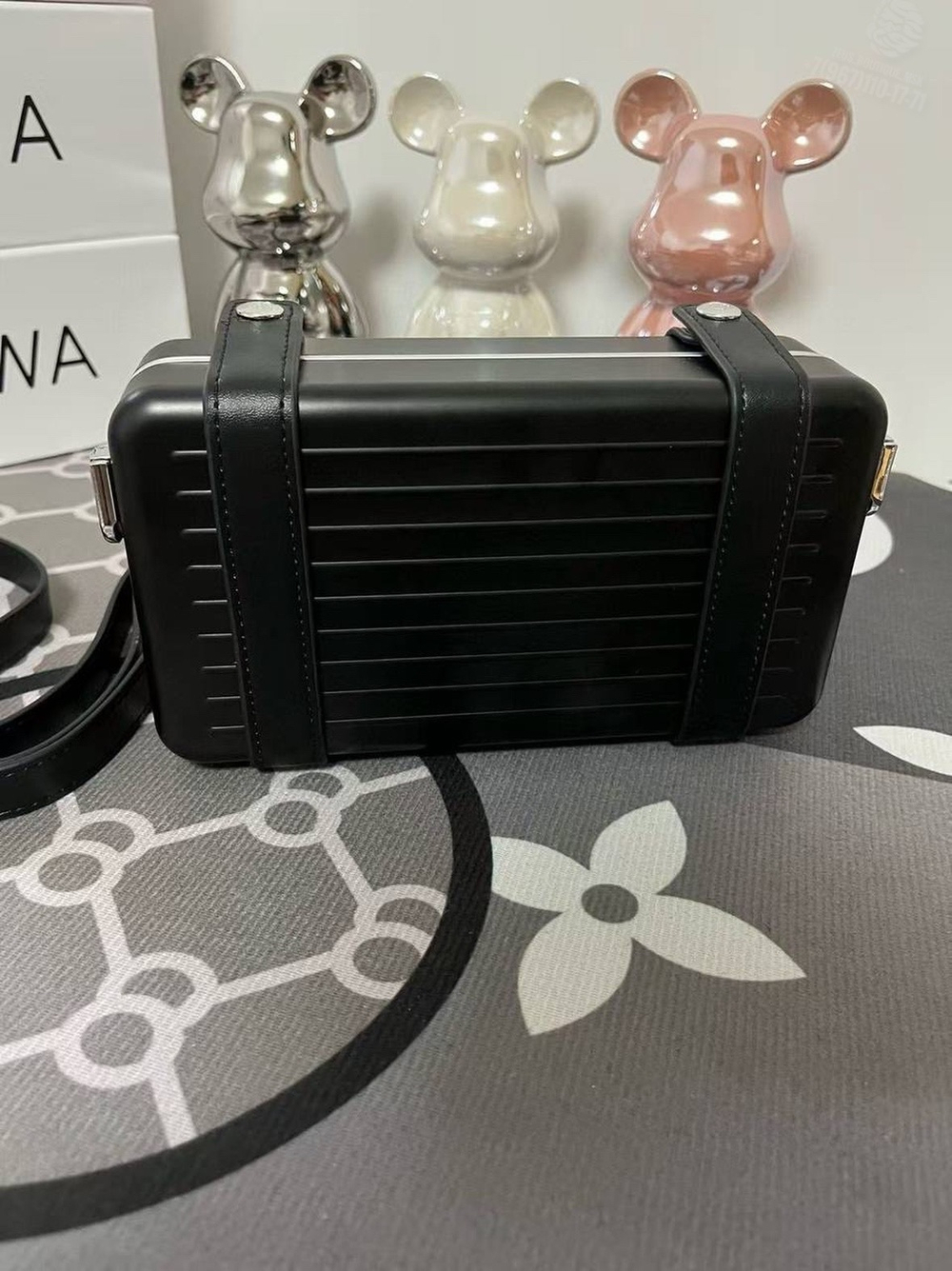 Сумка через плечо Rimowa