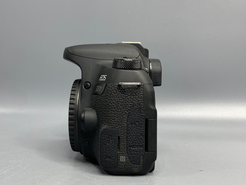 Canon EOS 77D 12.000 кадров