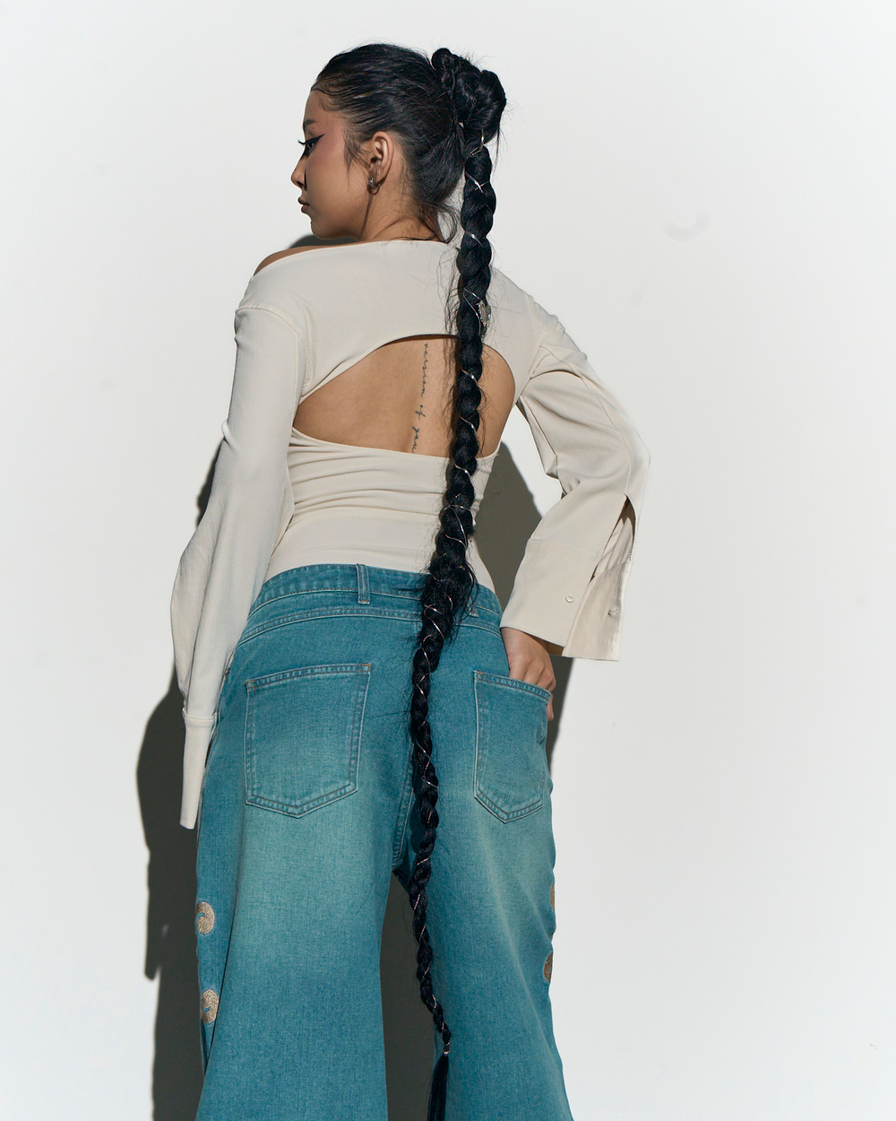 (SOLD OUT) Wide Leg Jeans with Ornamental embroidery