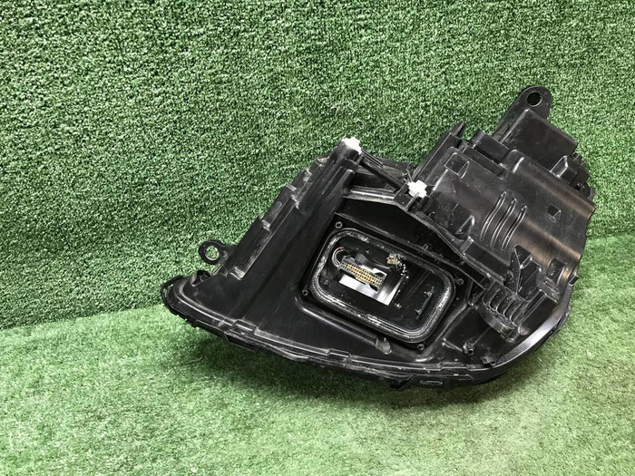 Фара правая Mercedes E W213 (2020-2023) LED