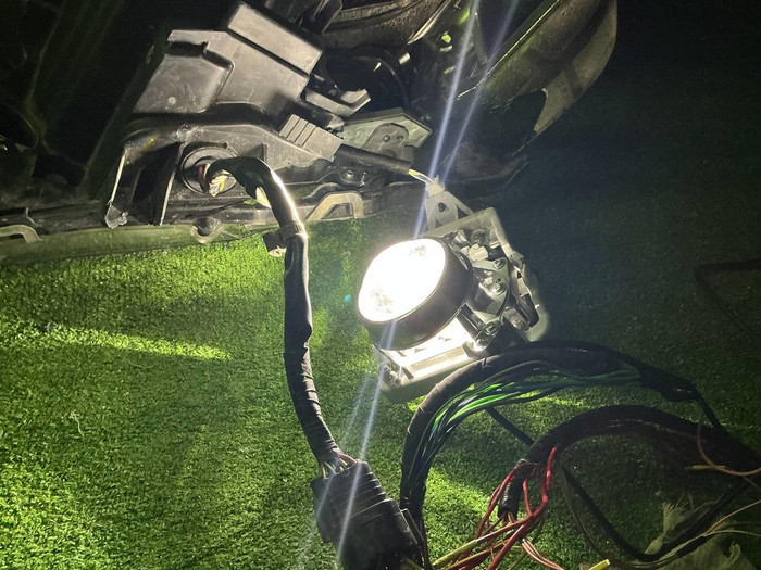 Битая Фара правая Land Cruiser 200 (15-21) LED