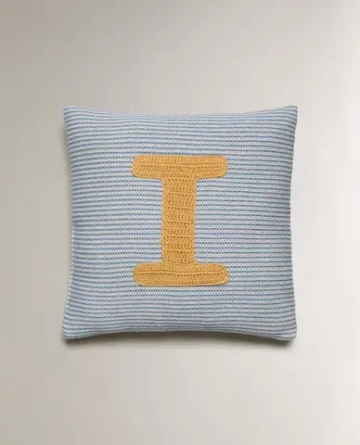 ZARA HOME ДЕТСКАЯ ПОДУШКА С ВЫШИВКОЙ В ВИДЕ БУКВЫ "I", СИНИЙ