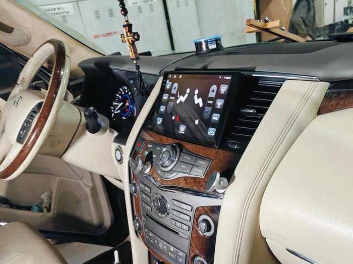 Магнитола для Nissan Patrol Y62, Infiniti QX56/QX80 2010-2017 (поддержка Bose, 360 и мониторов, рамка тип 1) - FarCar монитор 9.5" QLED на Android 14, CarPlay, 4G SIM-слот