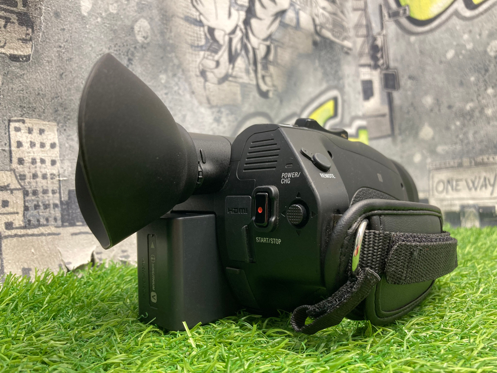 Sony FDR-AX700