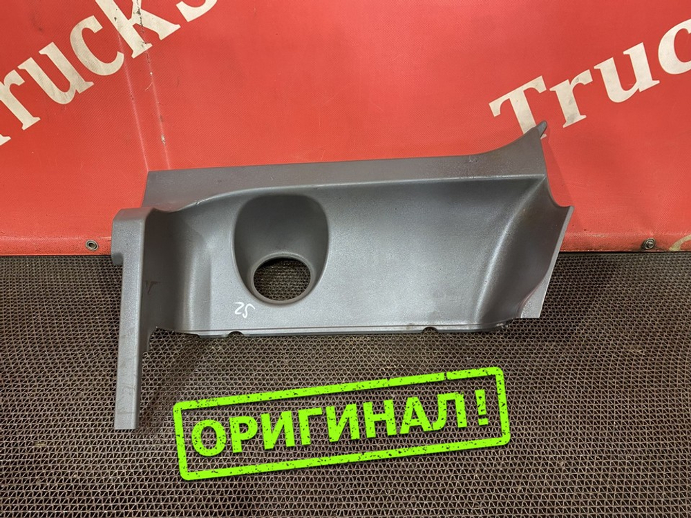 Накладка корпуса подножек левого