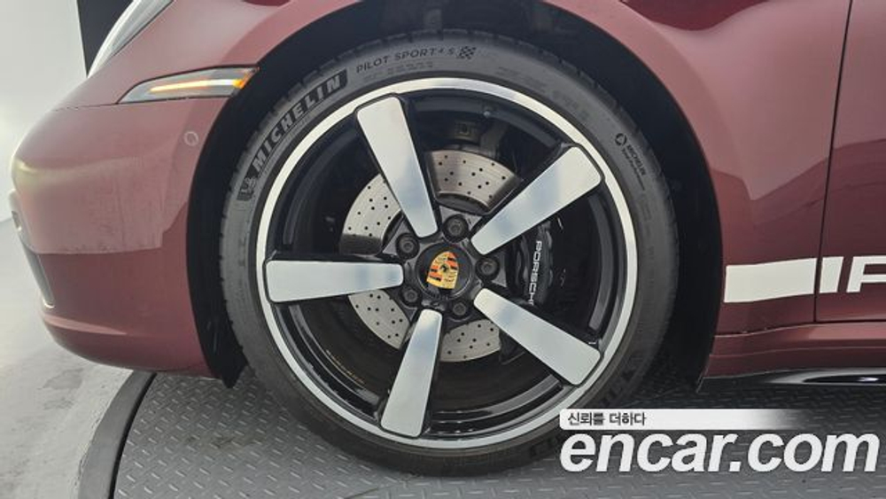 Porsche 911 Targa 4S Heritage Design Edition — 2021