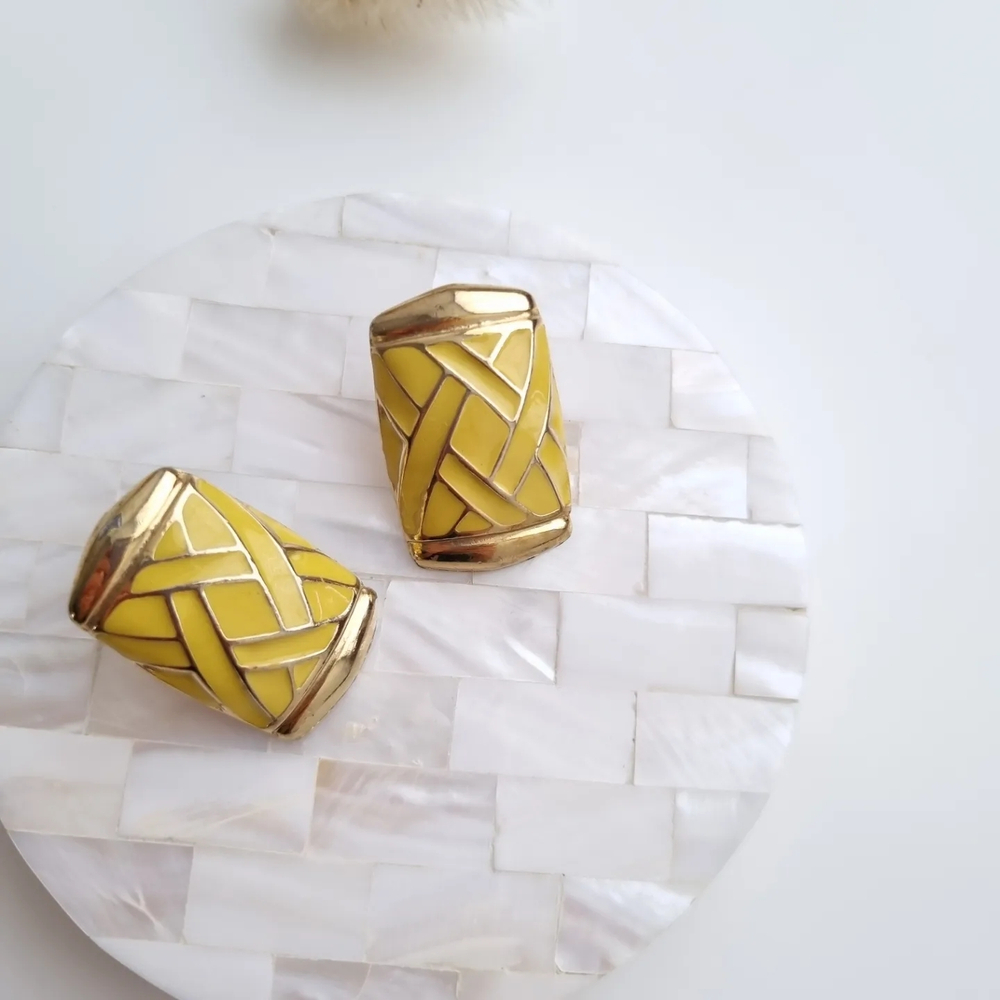Серьги с желтой эмалью