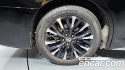 Toyota Alphard 2.5 HEV Executive AWD — 2025