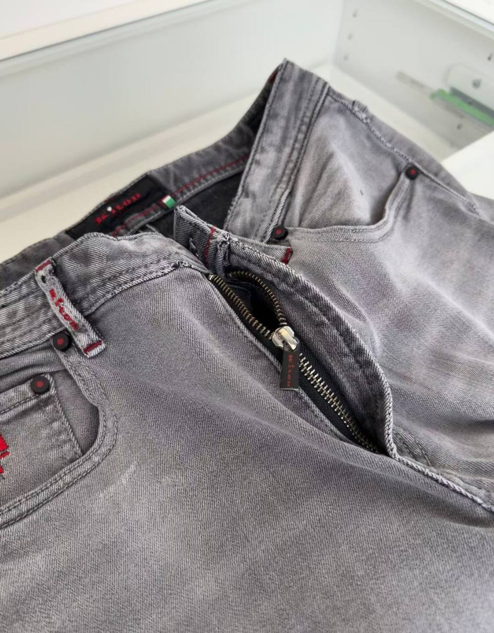 Джинсы Kiton