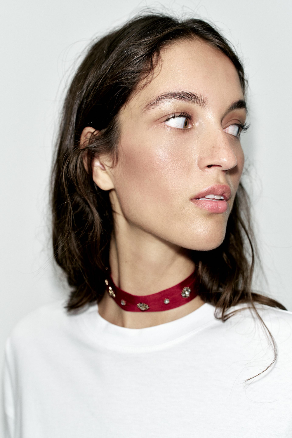 ZARA ЧОКЕР ИЗ ТКАНИ СО СТРАЗАМИ, КРАСНЫЙ