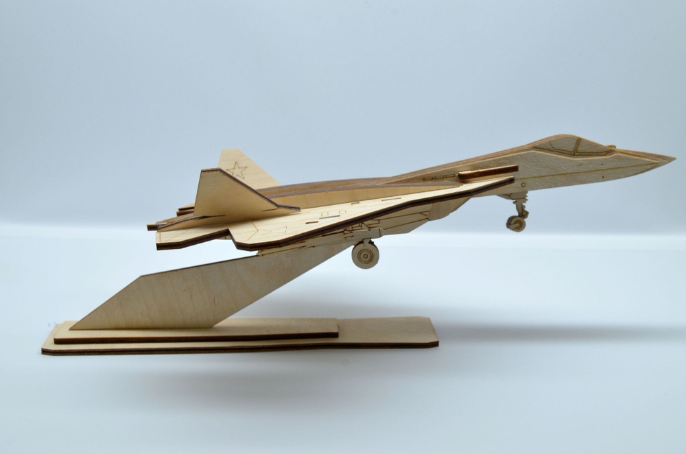 Модель-конструктор самолета из фанеры Су-57
