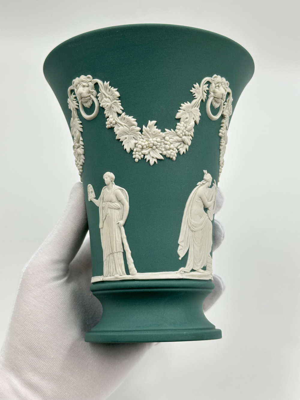 Ваза Wedgwood тёмно-зелёная
