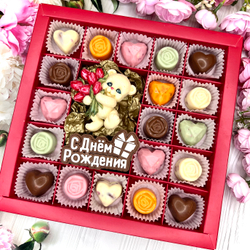 Шоколадный набор "С Днём Рождения": Мишка с тюльпанами, шоколадка-надпись и 19 конфет ручной работы