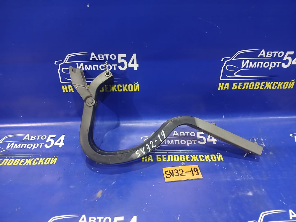 Петля багажника TOYOTA VISTA 1990