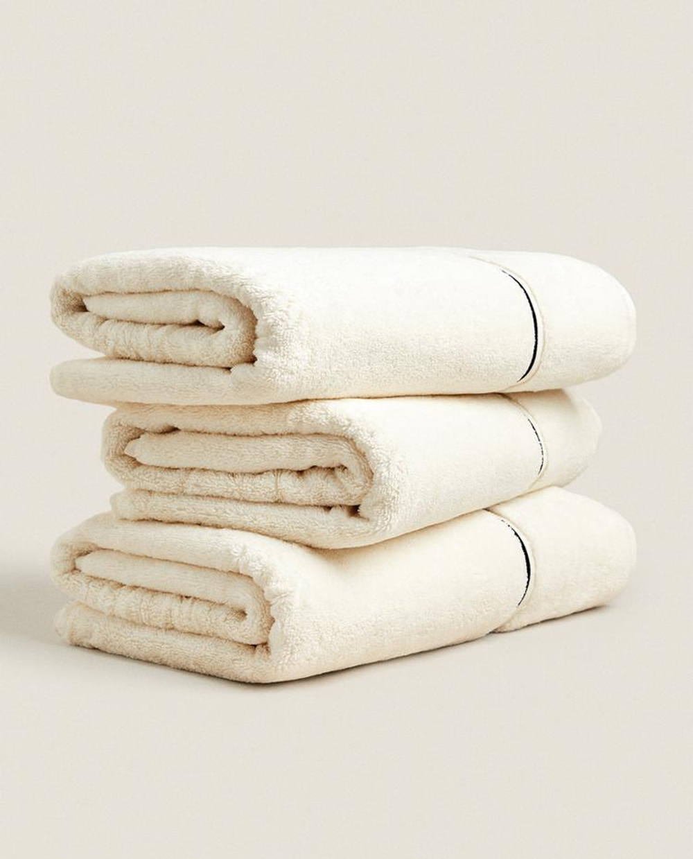ZARA HOME ПОЛОТЕНЦЕ ДЛЯ ВАННОЙ С ВЫШИВКОЙ, ЭКРЮ/ЧЕРНЫЙ