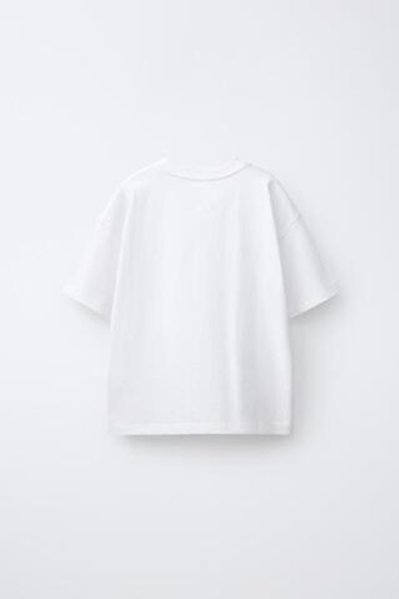 ZARA ФУТБОЛКА В СТИЛЕ ПРЕППИ С ГРАФФИТИ, БЕЛЫЙ