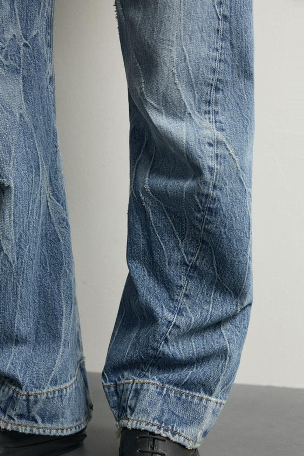 ZARA ДЖИНСЫ STRAIGHT FIT СО СМЕЩЕННЫМИ ШВАМИ, ВЫЦВЕТШИЙ СИНИЙ