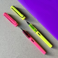 Перьевая ручка Lamy Safari Neonyellow NW 0C8 с пером F (4041853) 7