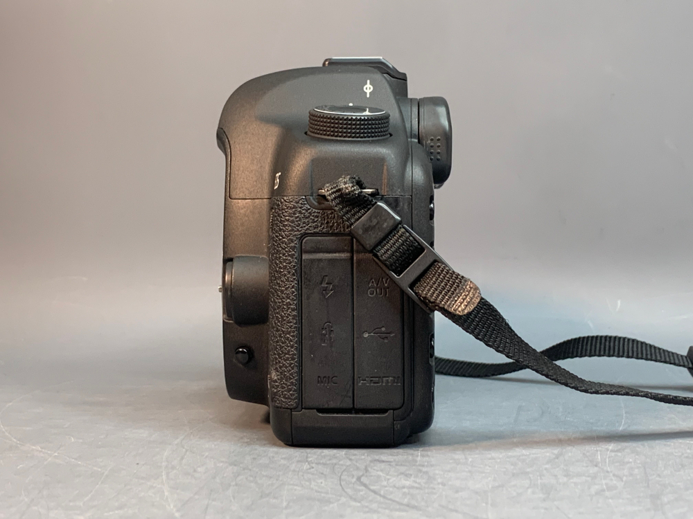 Canon EOS 5D Mark II 13.735 кадров