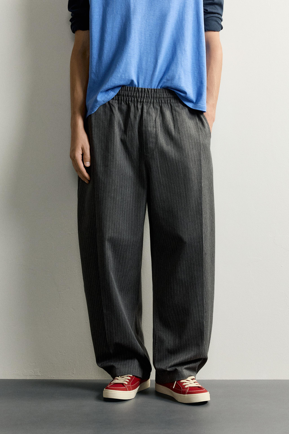 БРЮКИ BALLOON FIT С БОКОВЫМИ ЗАЩИПАМИ — ZARA
